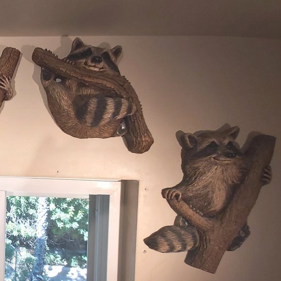 4 Vintage Handmade wall hangings of raccoons - Picture 3 of 8